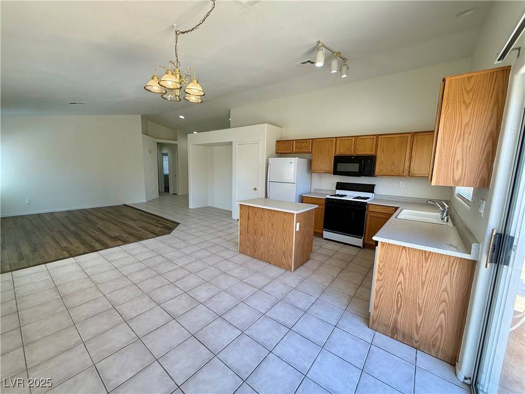 North Las Vegas, NV 89031,5316 Creeping Ivy CT