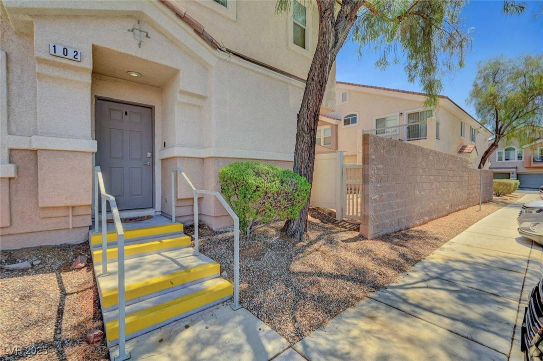 Las Vegas, NV 89122,6433 Buck Jones AVE #102