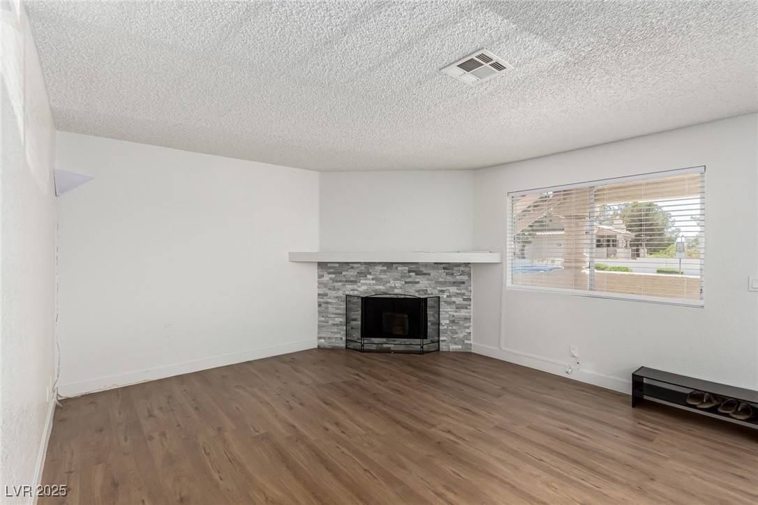 Las Vegas, NV 89128,905 Sulphur Springs LN #101