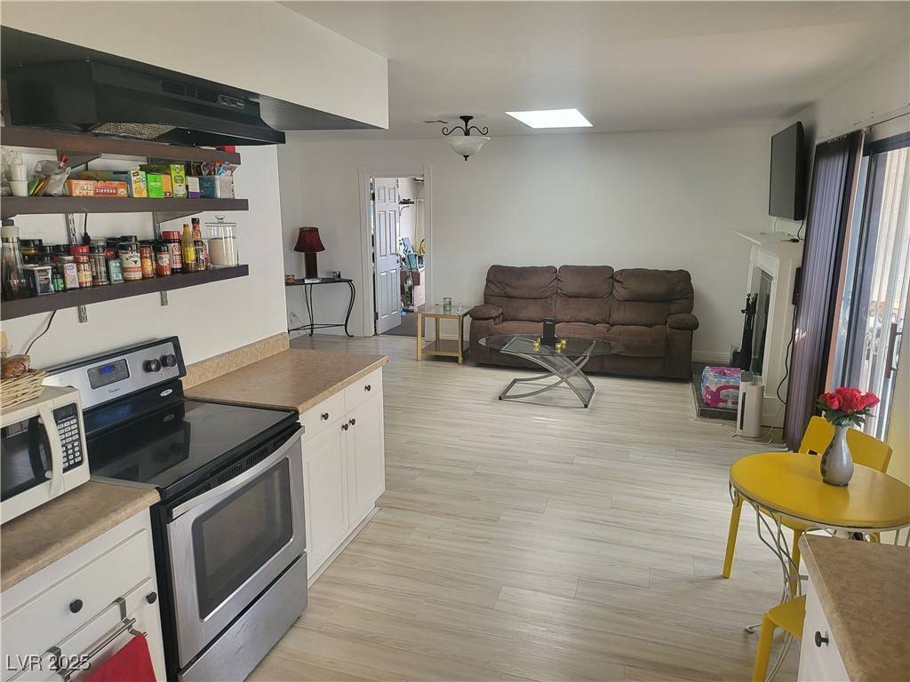Las Vegas, NV 89121,3164 Elmrock PL