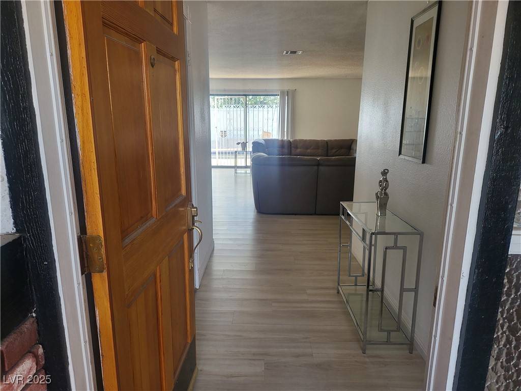 Las Vegas, NV 89121,3164 Elmrock PL