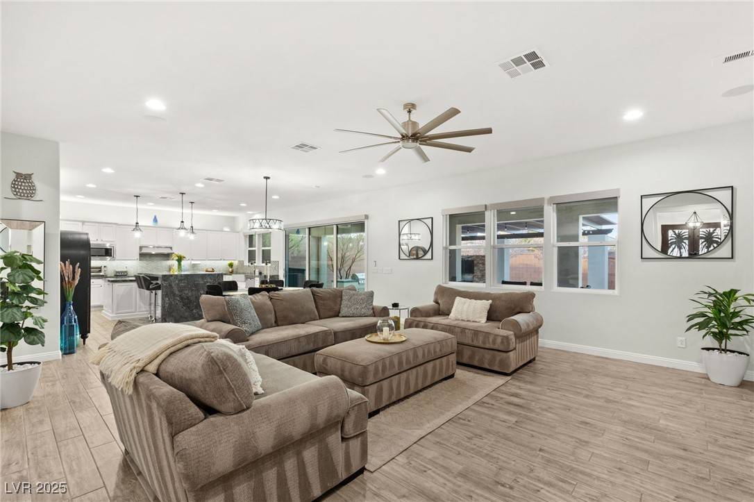 Las Vegas, NV 89149,7165 N Grand Canyon DR