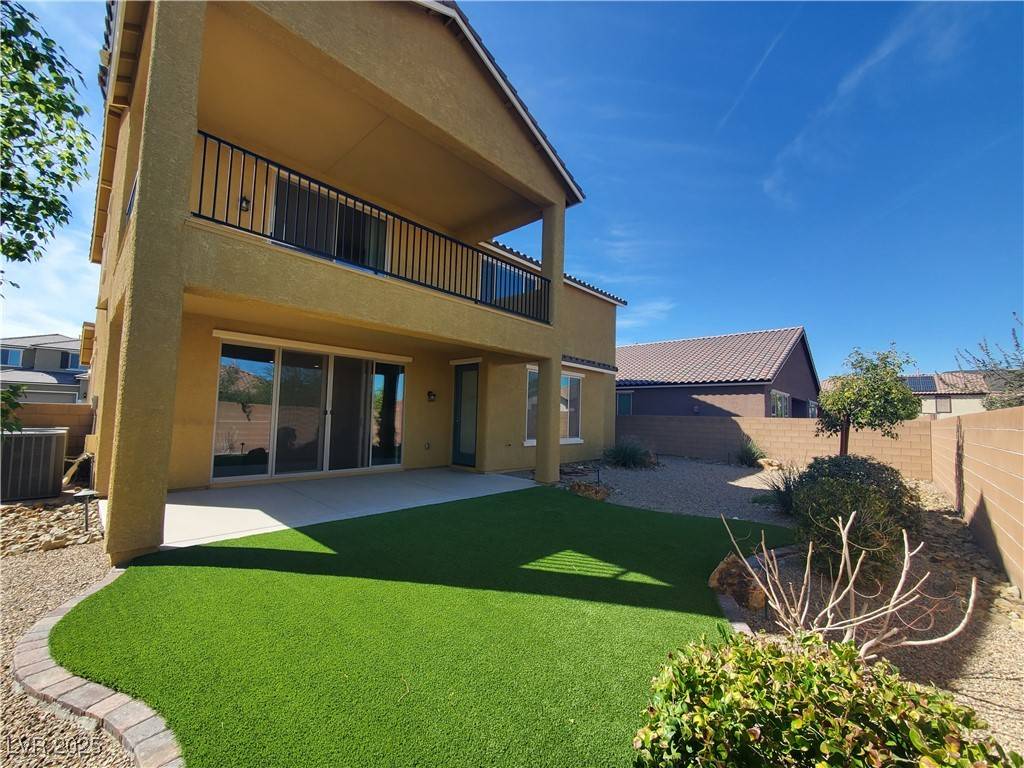 Henderson, NV 89002,120 Clouded AVE