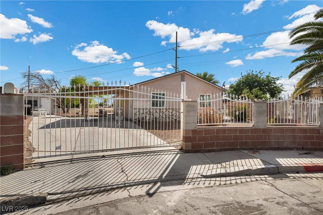 Las Vegas, NV 89115,2821 Geist CIR