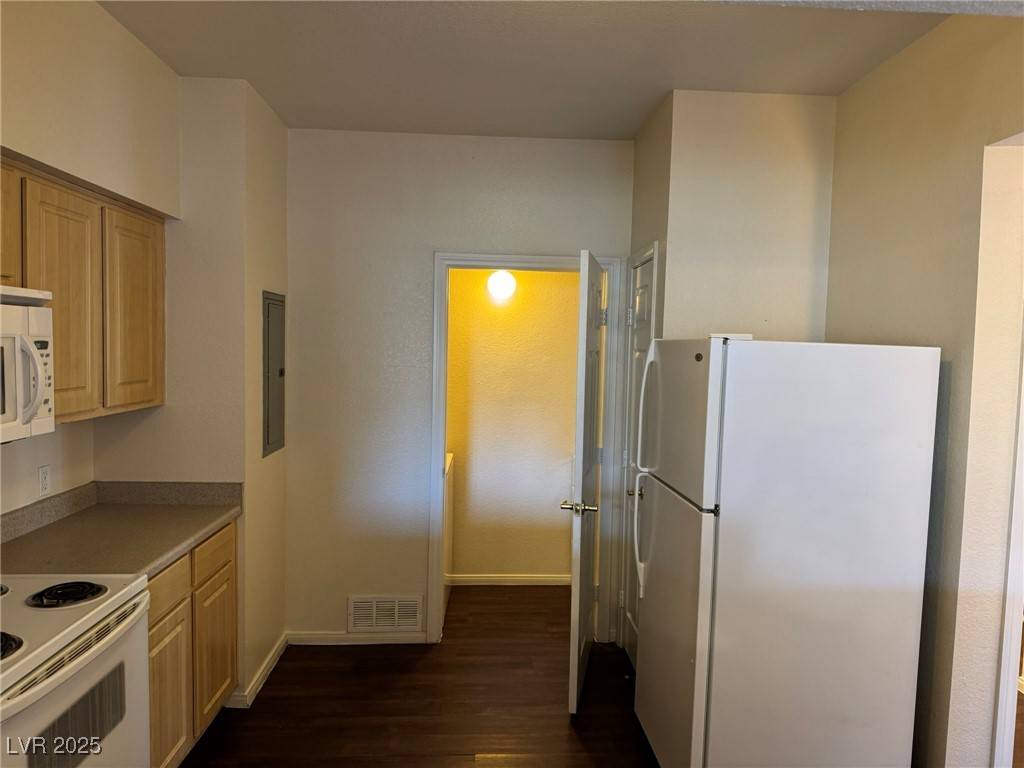 Las Vegas, NV 89149,6955 N Durango DR #1038
