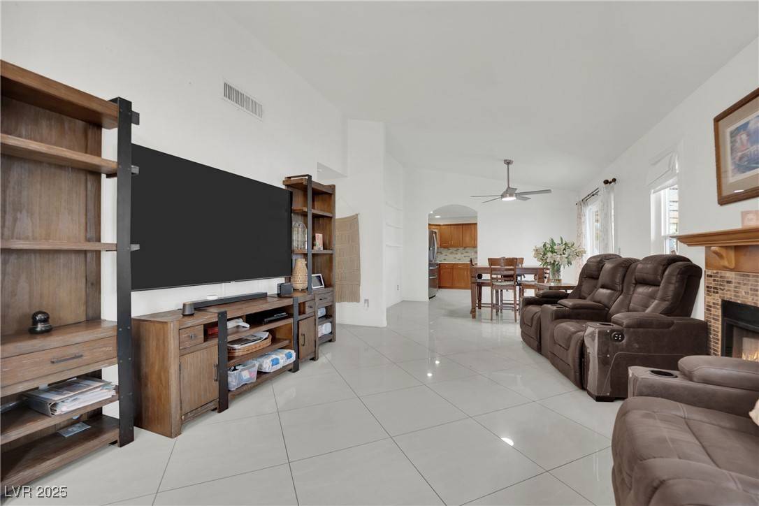 Las Vegas, NV 89107,5512 Kettering PL