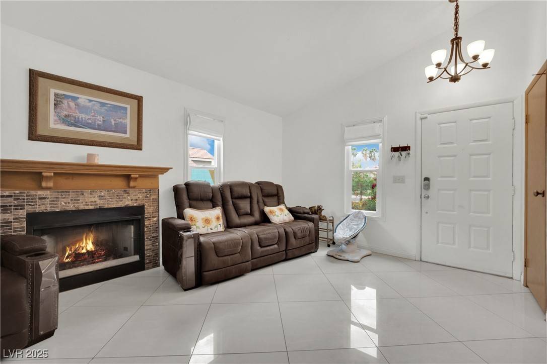 Las Vegas, NV 89107,5512 Kettering PL