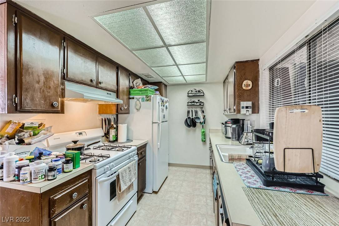 Las Vegas, NV 89169,1420 Vegas Valley DR #22