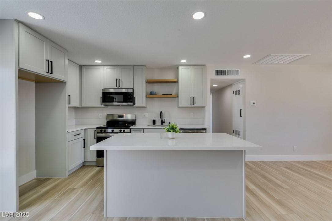 Las Vegas, NV 89107,6100 Fawn CIR