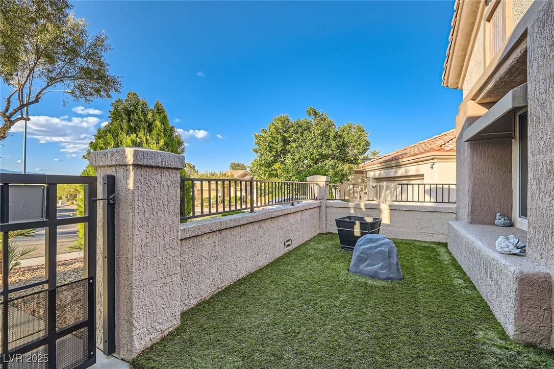 Las Vegas, NV 89134,10309 Broom Hill DR