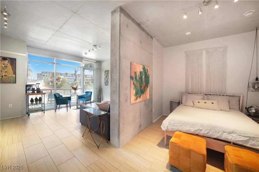 Las Vegas, NV 89101,353 E Bonneville AVE #215