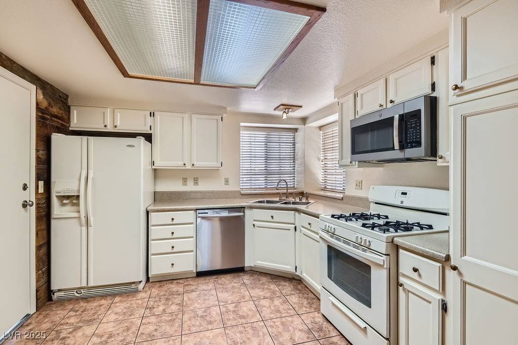 Las Vegas, NV 89108,6417 Plumcrest RD