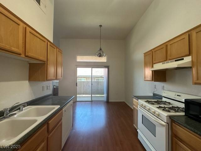 Las Vegas, NV 89129,3320 Cactus Shadow ST #203