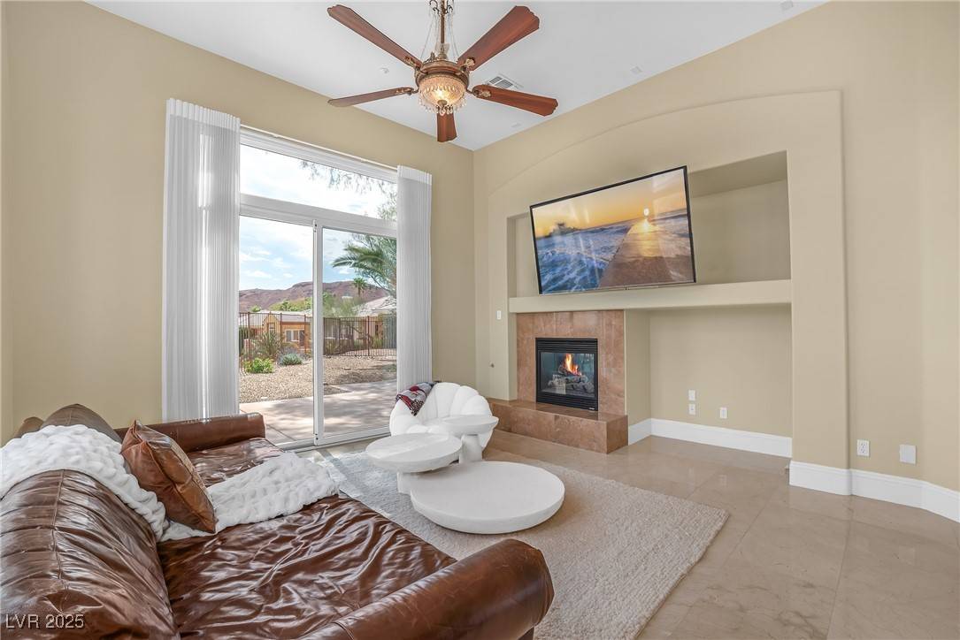 Henderson, NV 89011,32 Cerchio Basso