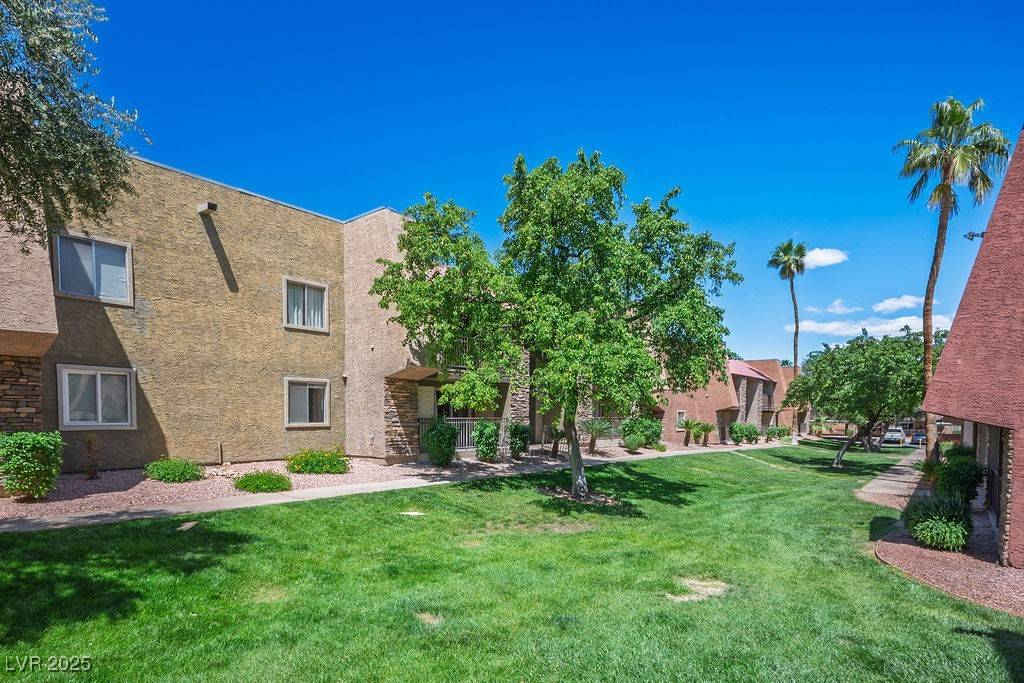 Las Vegas, NV 89103,4980 Indian River DR #447
