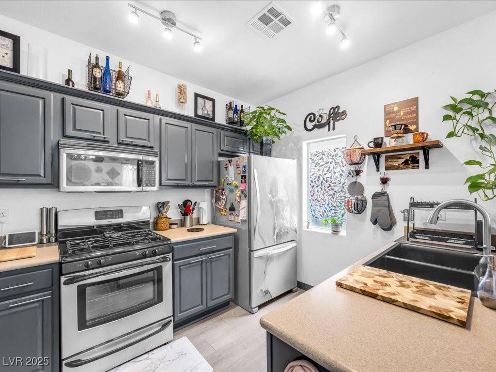 North Las Vegas, NV 89081,6324 Desert Leaf ST #3