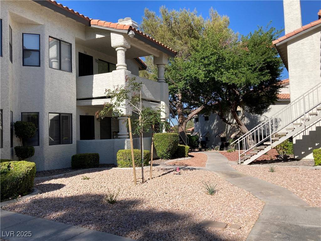 Las Vegas, NV 89117,2704 Otter Creek CT #101