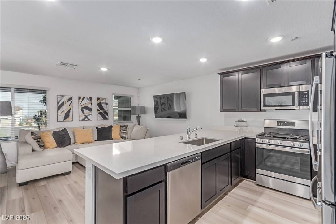 Las Vegas, NV 89166,6150 Foxes Dale ST