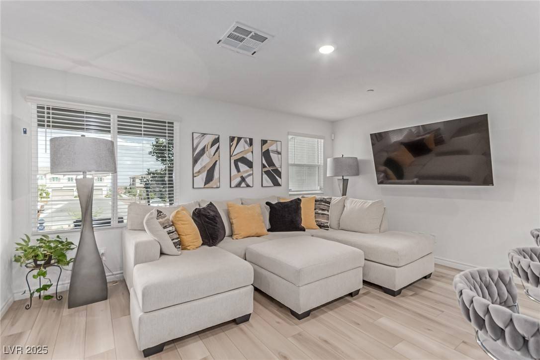 Las Vegas, NV 89166,6150 Foxes Dale ST