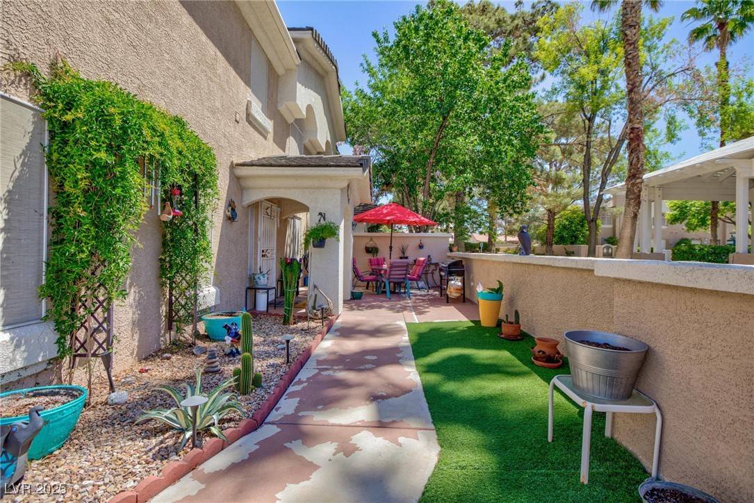 Henderson, NV 89015,915 Graceful Moon AVE