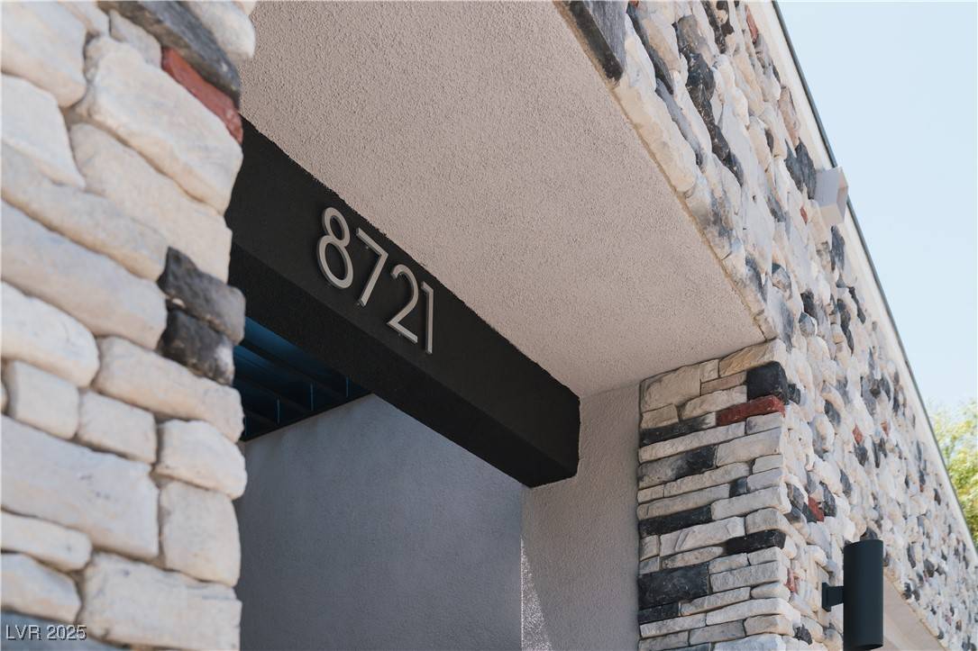 Las Vegas, NV 89117,8721 Robinson Ridge DR