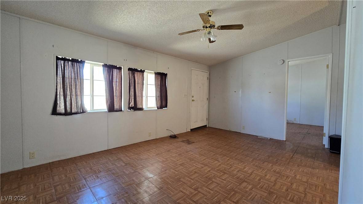 Pahrump, NV 89048,271 Copper Flats DR