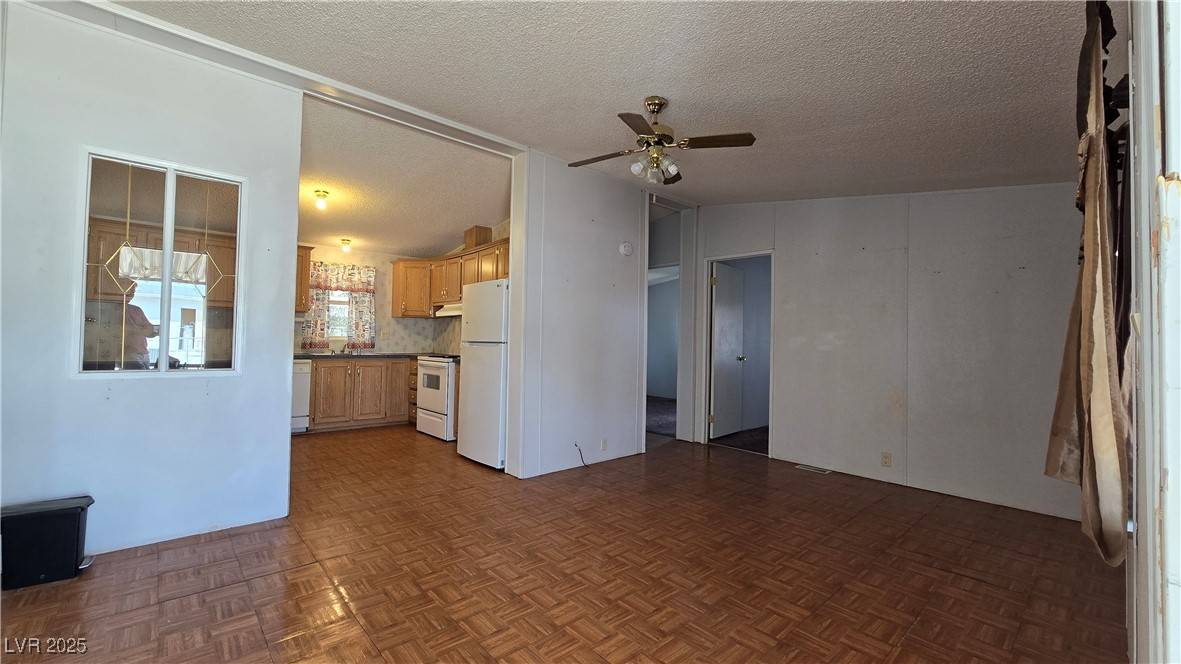 Pahrump, NV 89048,271 Copper Flats DR