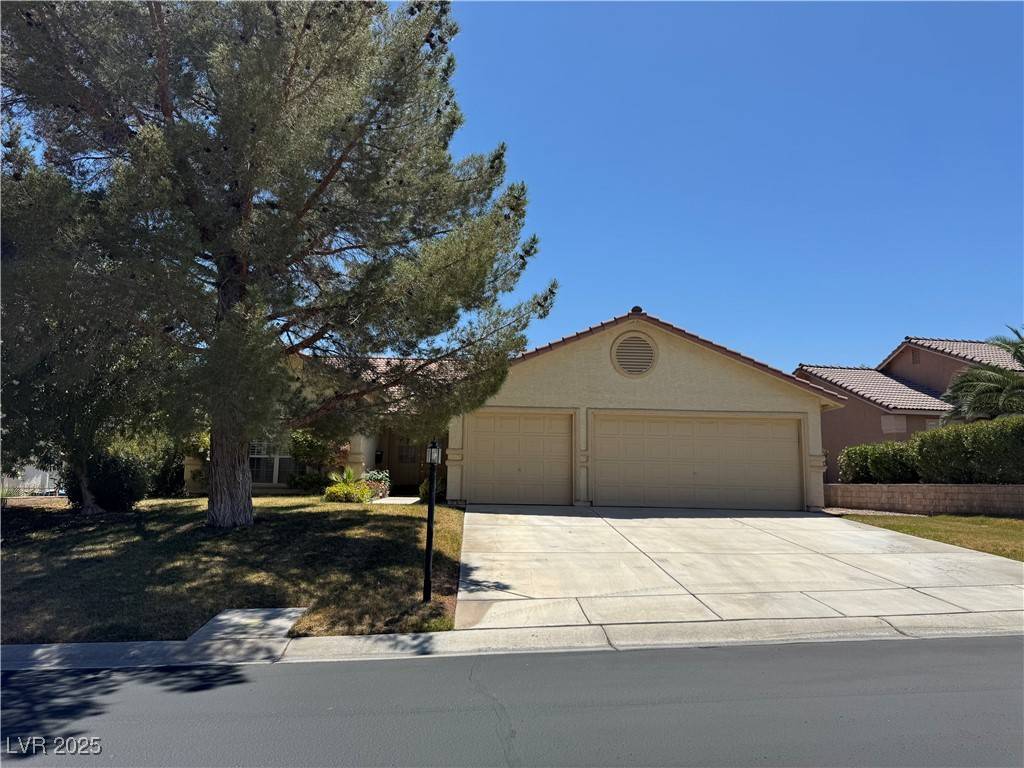 Las Vegas, NV 89130,5121 Burr Oak DR