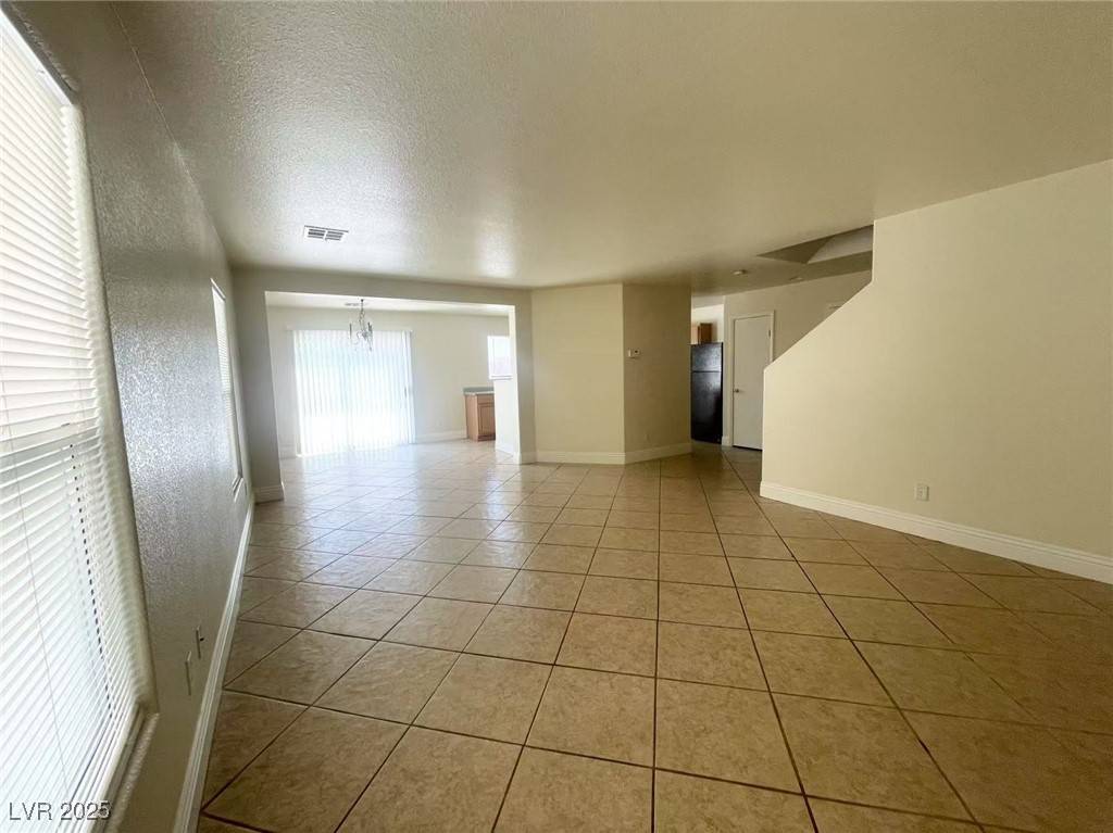 Las Vegas, NV 89148,9463 Forbes Field CT