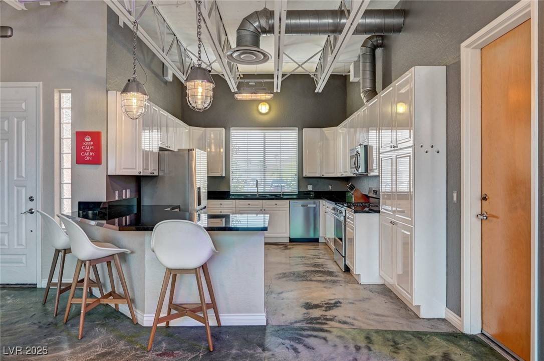 Las Vegas, NV 89148,5096 Thunder River CIR