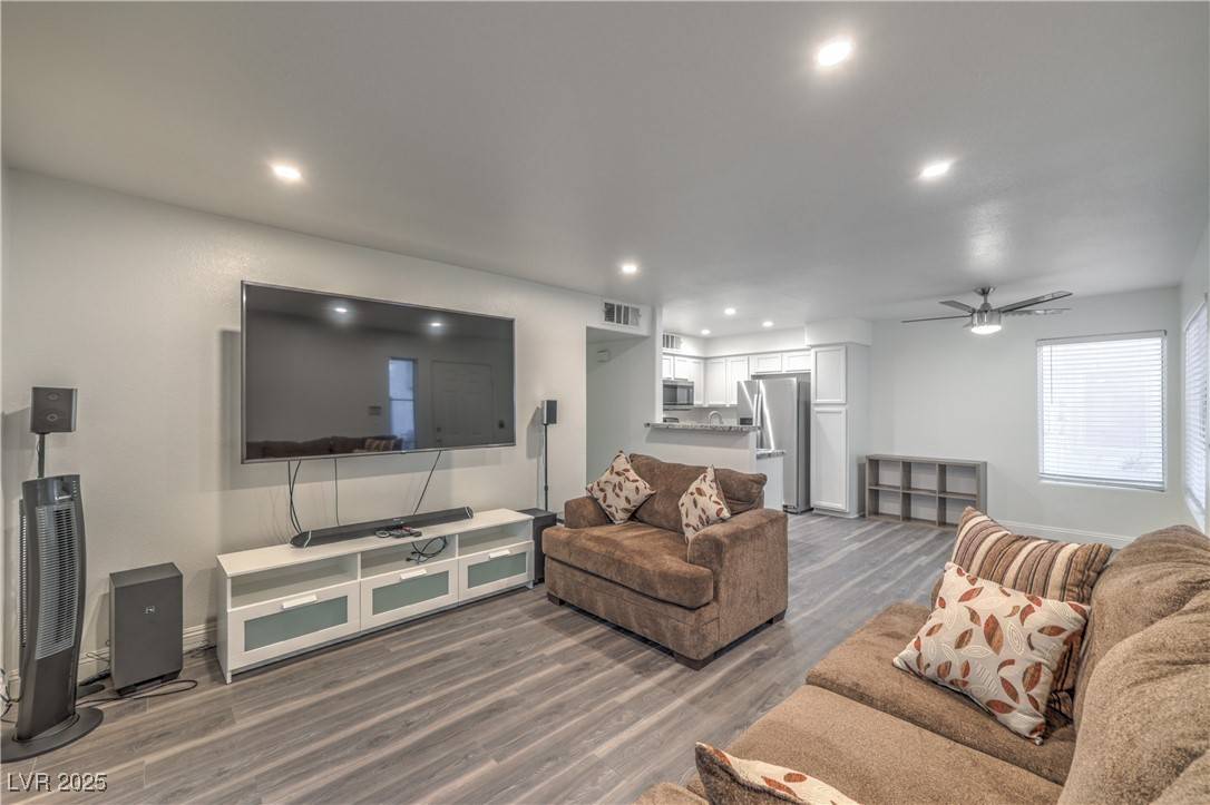 Las Vegas, NV 89120,3058 Tarpon DR #103