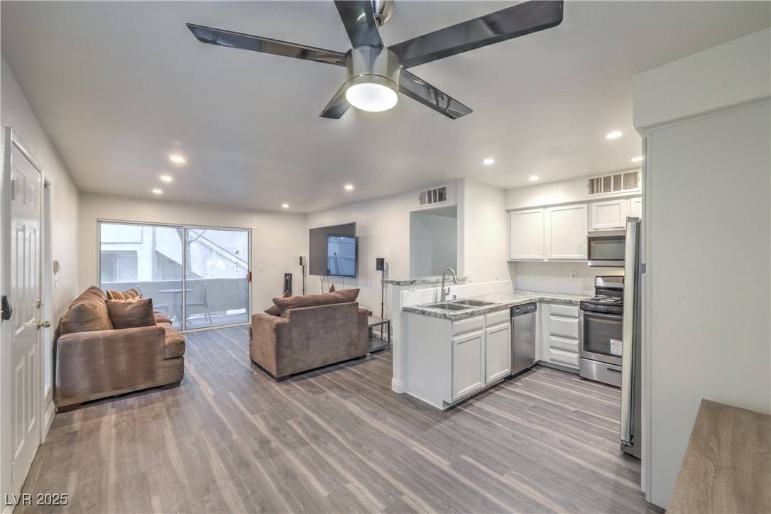 Las Vegas, NV 89120,3058 Tarpon DR #103