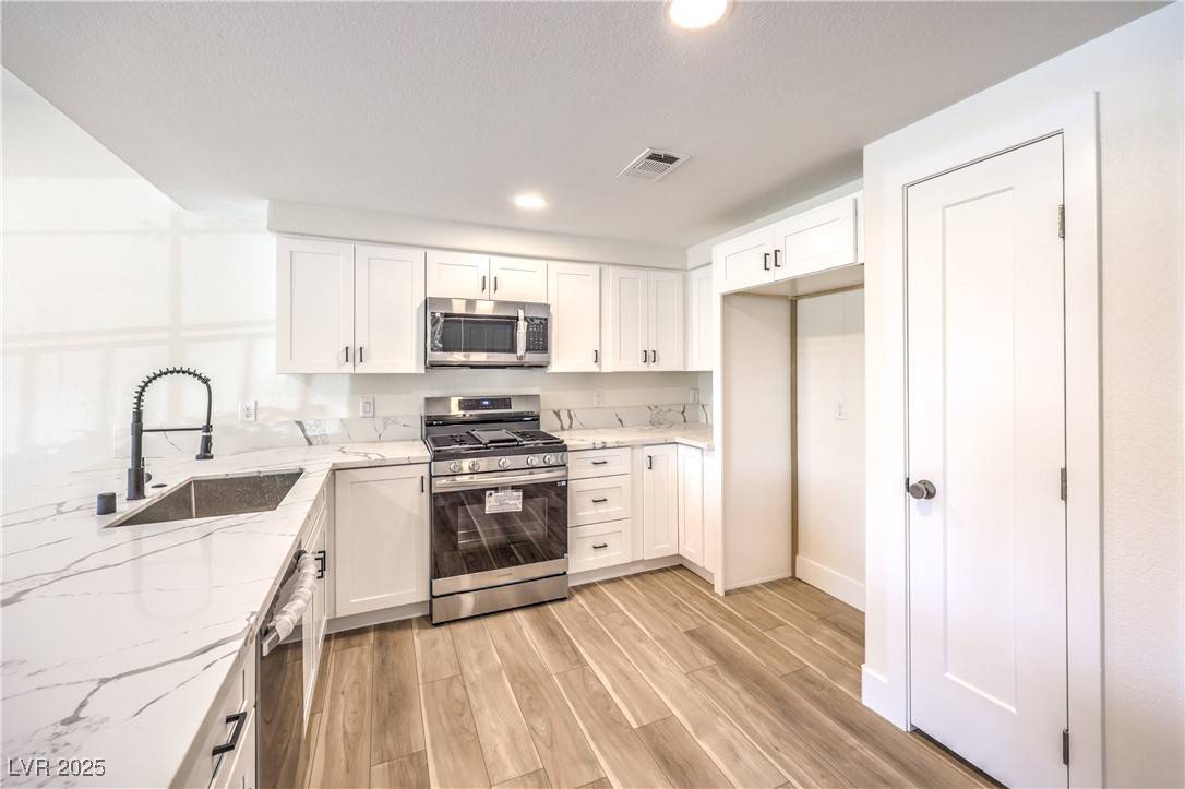 Las Vegas, NV 89149,9303 Gilcrease AVE #1243