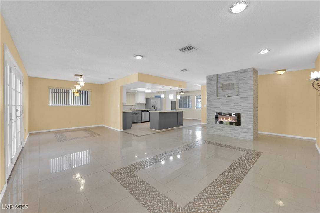 Las Vegas, NV 89120,5162 Somerset DR