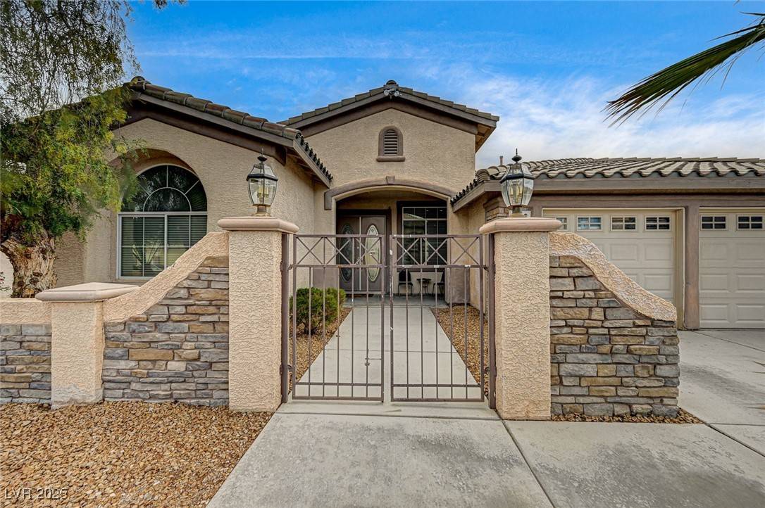 Las Vegas, NV 89117,2939 Crown Bluffs CT