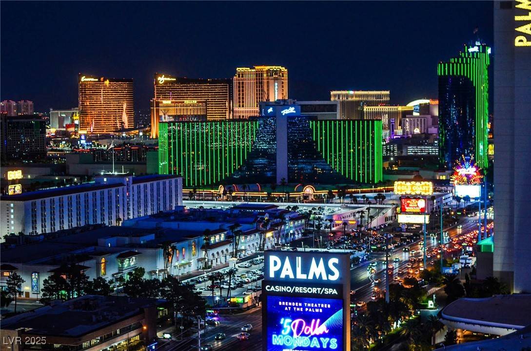 Las Vegas, NV 89103,4381 W FLAMINGO RD #2101