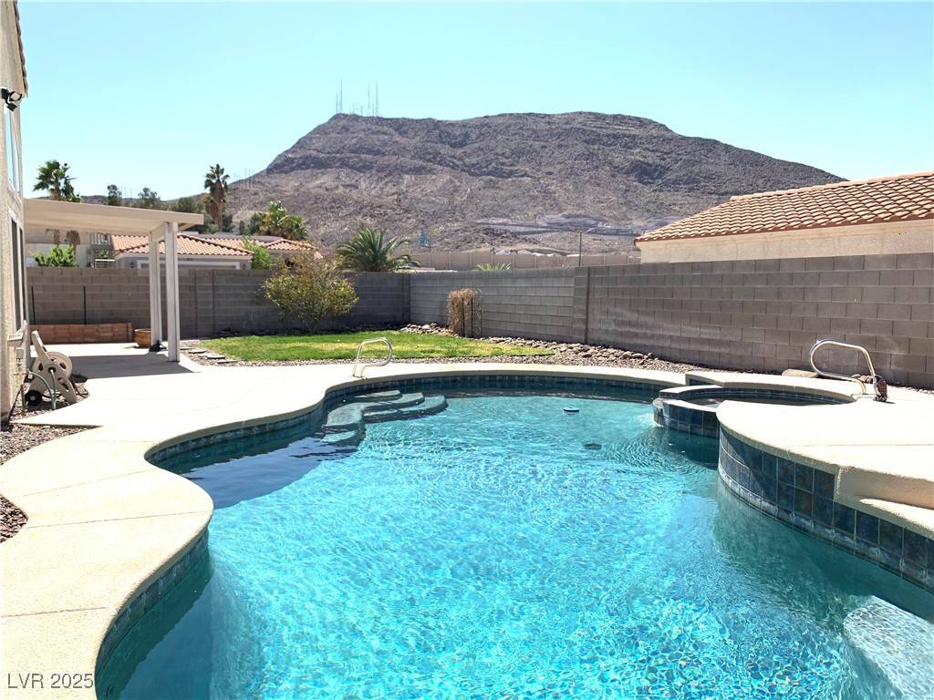 Henderson, NV 89015,444 Leighann RD