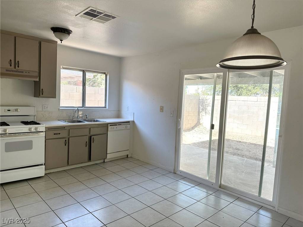 Las Vegas, NV 89142,5436 Burkshire DR