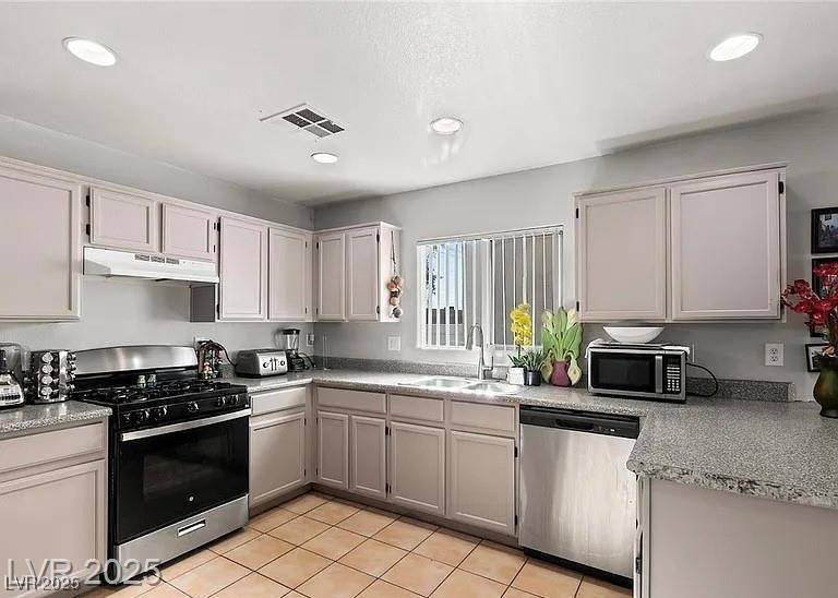 Las Vegas, NV 89156,2272 Platinum Band ST