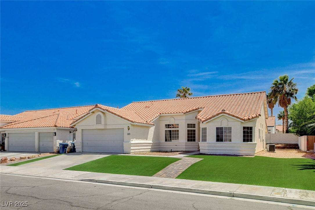 Las Vegas, NV 89113,7927 W Oquendo RD