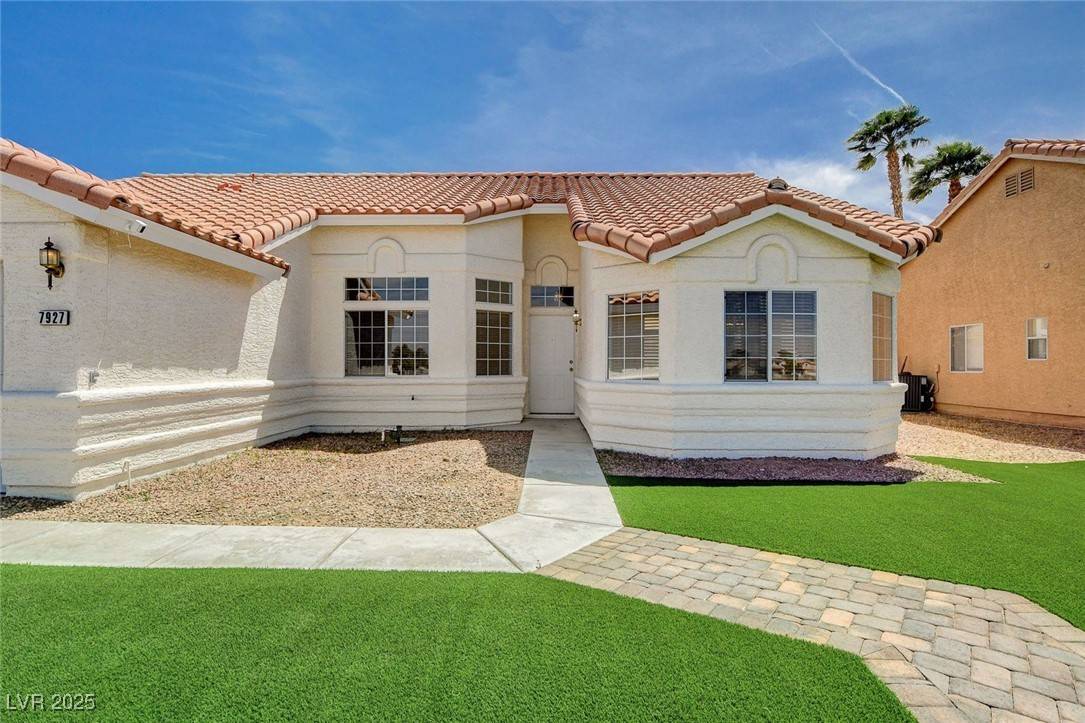 Las Vegas, NV 89113,7927 W Oquendo RD