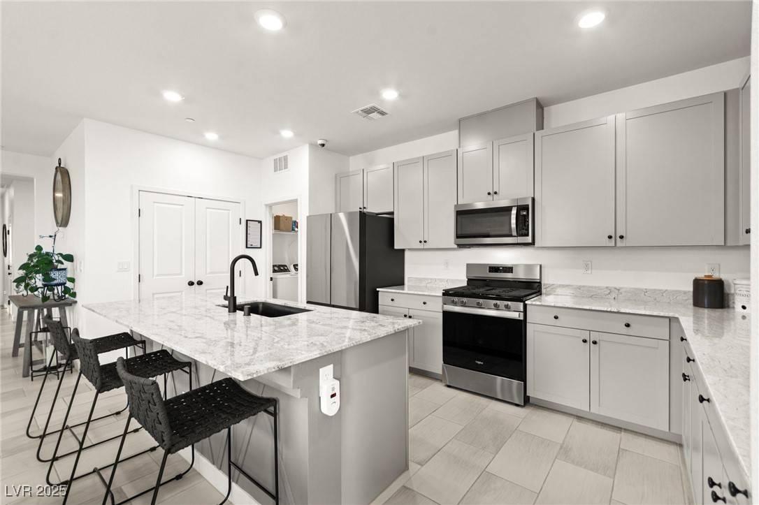 Las Vegas, NV 89166,5530 Hill Spire ST
