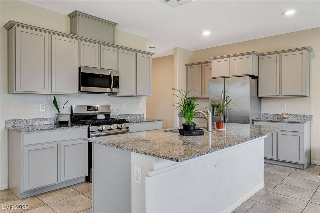 North Las Vegas, NV 89084,7246 Dazzle Point ST