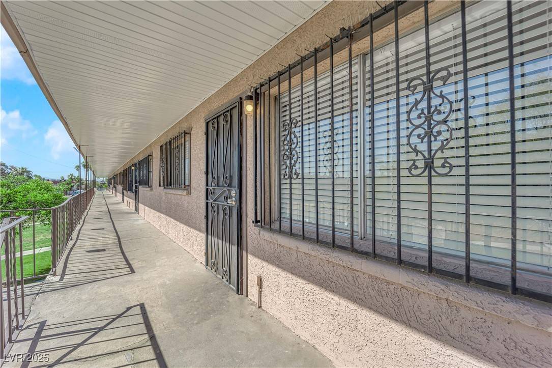 Las Vegas, NV 89119,3727 Hazelwood ST #12