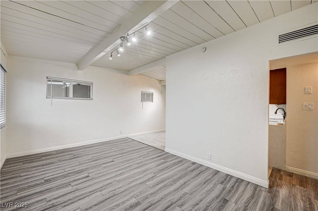 Las Vegas, NV 89107,701 Harvard ST