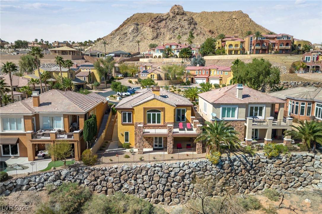 Henderson, NV 89011,16 Cerchio Basso