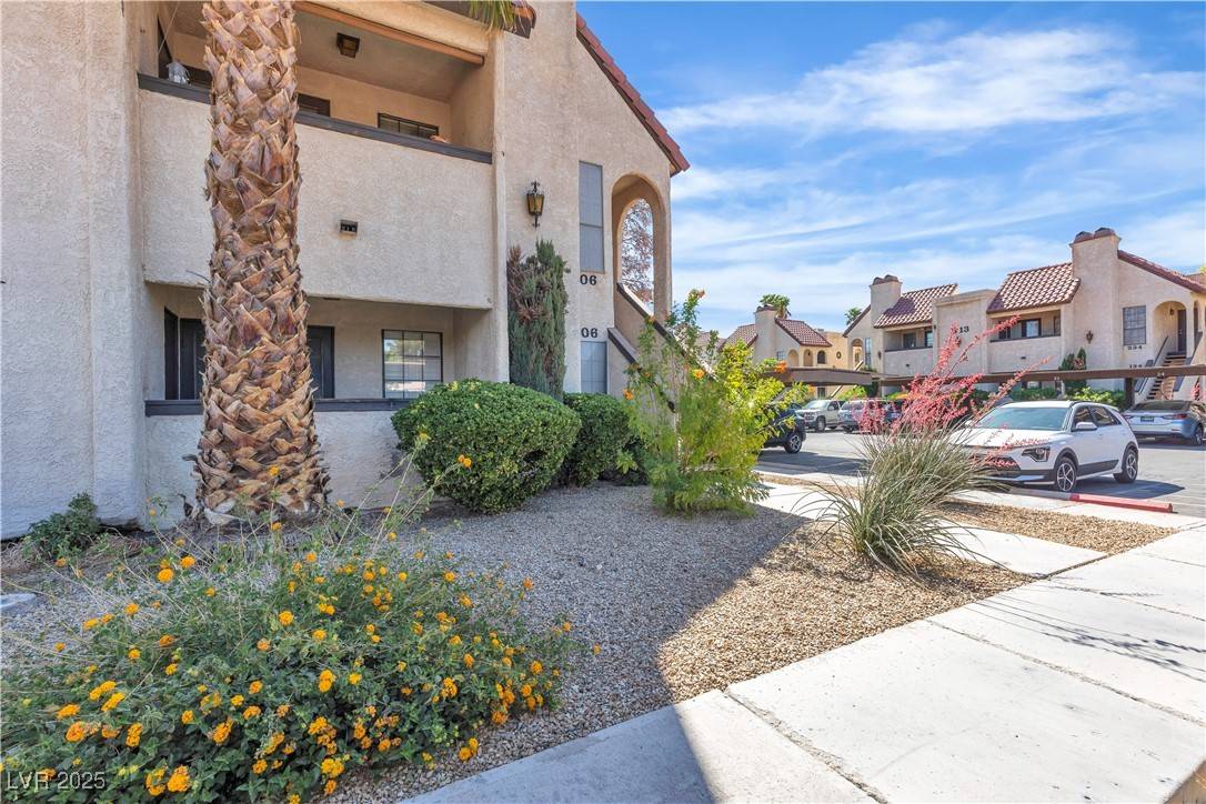 Las Vegas, NV 89119,1751 E Reno AVE #206