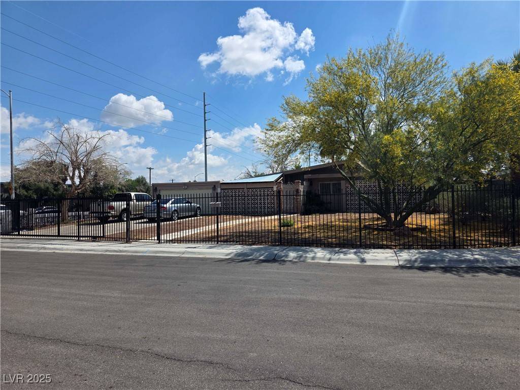 Las Vegas, NV 89169,3314 Arapaho