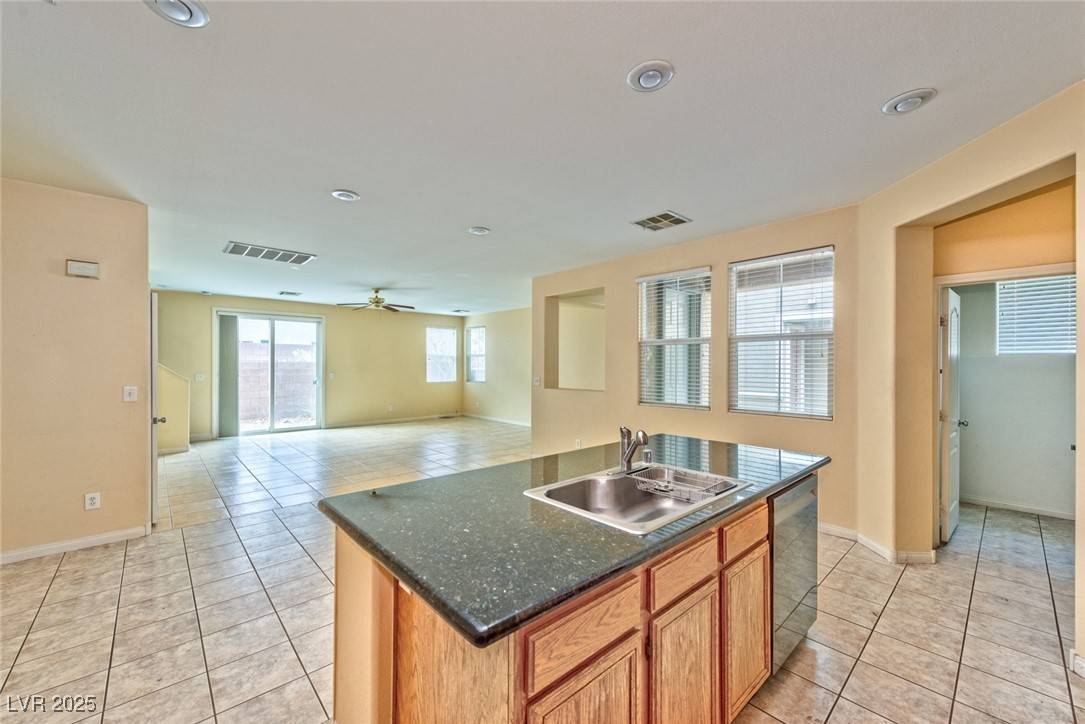 Las Vegas, NV 89118,6250 W Arby AVE #207