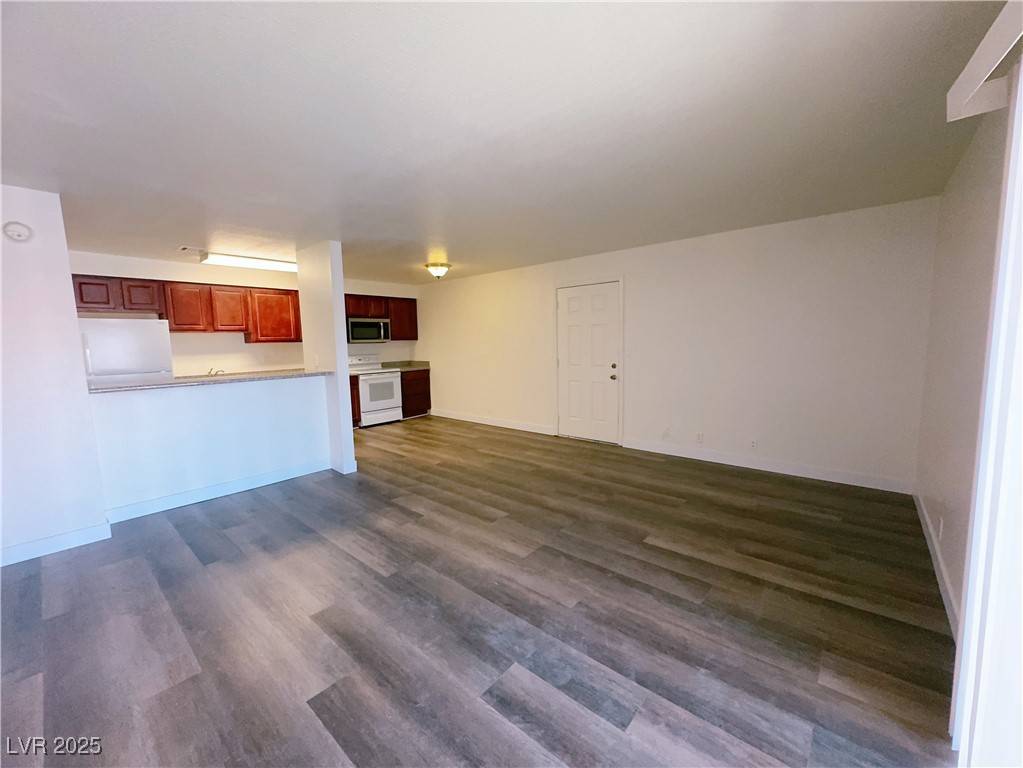 Las Vegas, NV 89103,5321 River Glen DR #232